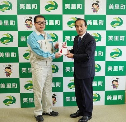 寄附金贈呈式（クミアイ化学工業株式会社様）