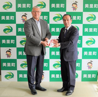 寄附金贈呈式（クミアイ化学工業株式会社様）