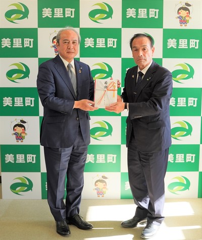 寄附金贈呈式（株式会社ウエストエネルギーソリューション様）