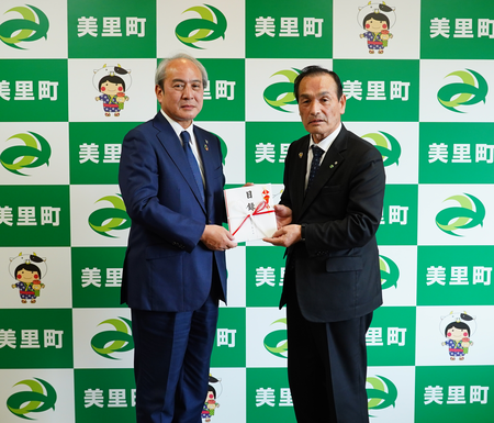 寄附金贈呈式（株式会社ウエストエネルギーソリューション様）